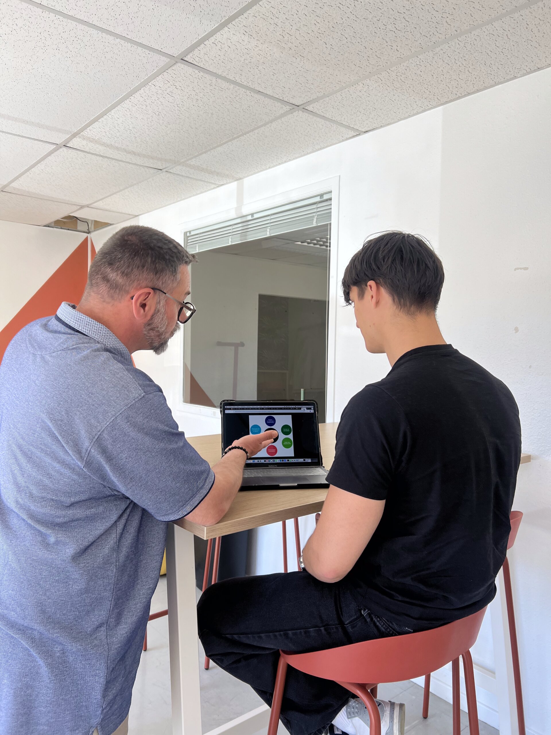 Photo FMndev avec un étudiant
